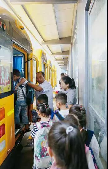 【實例】如何用41臺校車接送50000名學生？