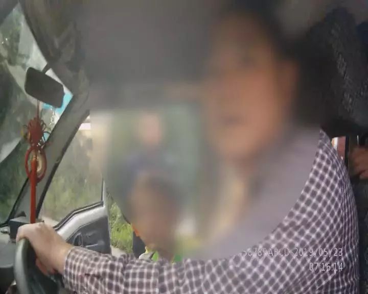 罰錢+刑拘，湘潭一“黑校車”被查！