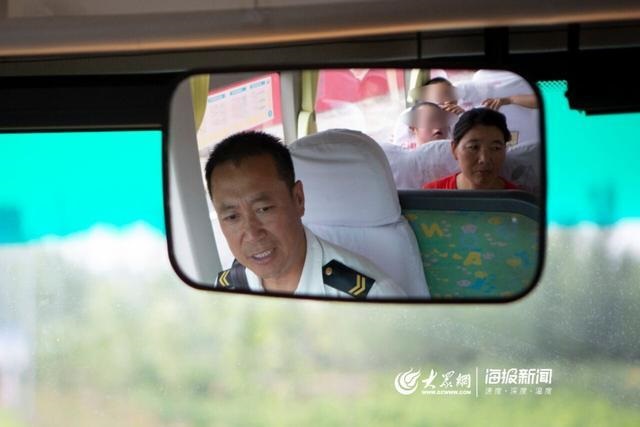 校車“寄養爸爸”好樣的！13年為3名孤殘兒童打造“溫馨之家”