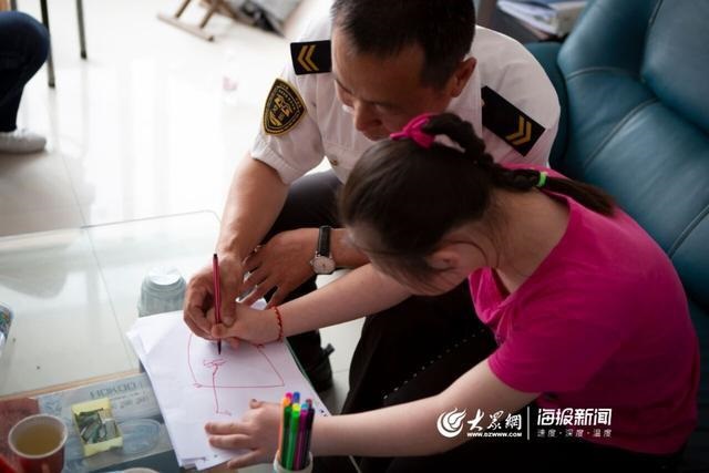 校車“寄養爸爸”好樣的！13年為3名孤殘兒童打造“溫馨之家”