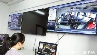 再也不用擔(dān)心孩子被遺留在校車?yán)锪耍∵@個(gè)縣的校車將全程監(jiān)控