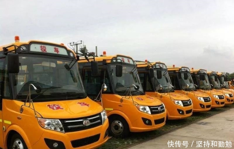 再也不用擔(dān)心孩子被遺留在校車?yán)锪耍∵@個(gè)縣的校車將全程監(jiān)控