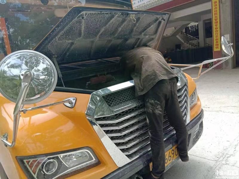 校車安全絕非兒戲 中通客車斷油熄火存隱患