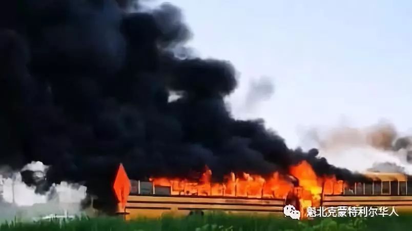 加拿大魁省高速上兩輛校車相撞起大火 25名兒童被送到醫院