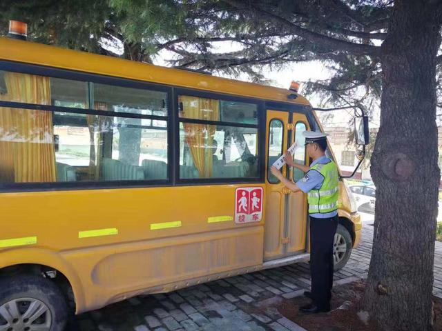 白水公安交警：校車統一封存 消除安全隱患