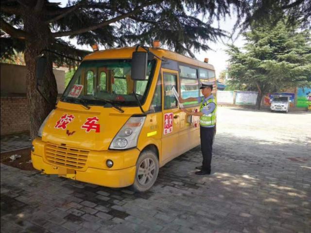 白水公安交警：校車統一封存 消除安全隱患