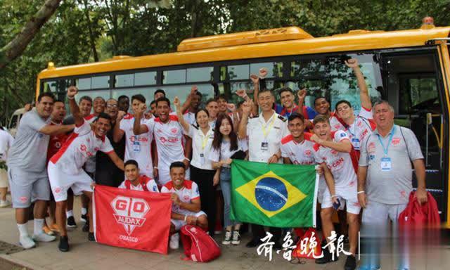 世界青少年足球賽青島開戰(zhàn)，溫馨校車助力