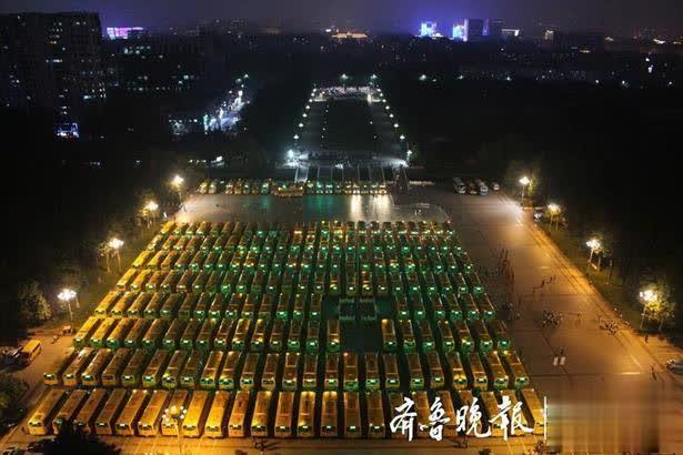 世界青少年足球賽青島開戰(zhàn)，溫馨校車助力