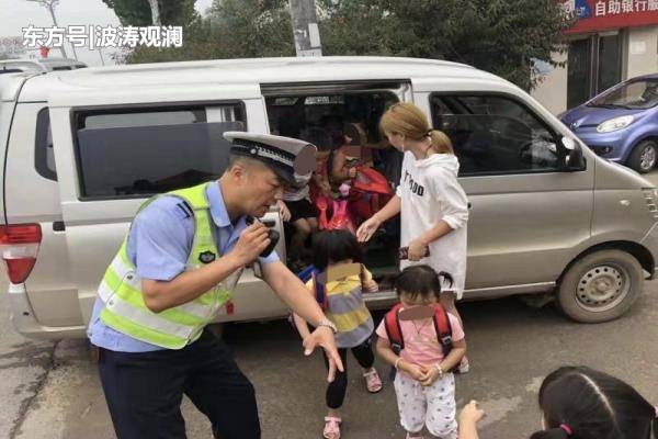 河南洛陽一嚴(yán)重超載“黑校車”被查