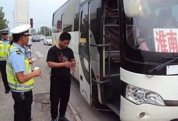 學(xué)生忙！家長忙！交警更忙！鳳臺(tái)交警開啟“護(hù)學(xué)”模式