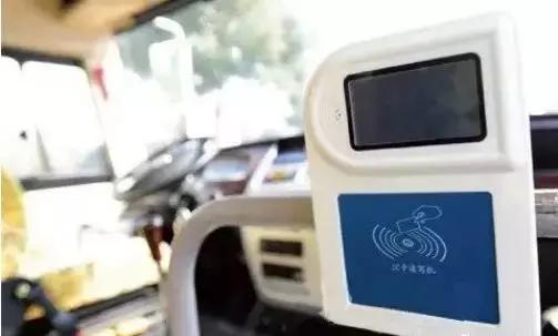 機智！湖北崇陽投用智慧校車：孩子遺忘在車上會自動報警