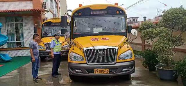 新興公安交警積極做好新學期學生上下學道路交通安全治理和宣傳工作