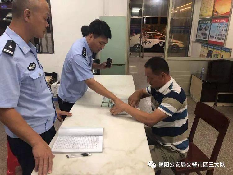 潮汕一校車被舉報(bào)！為了趕時(shí)間便逆向行駛的行為讓人后怕！