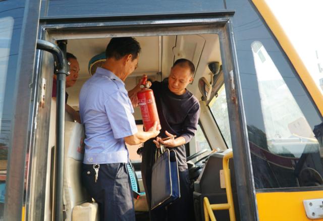 筑牢安全防護網！邵陽市組織開展校園及周邊、校車安全管理督查