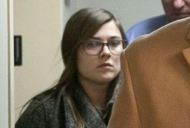 雙胞胎兄弟與姐姐過馬路去上學(xué)，被粗心女司機撞倒、全部身亡