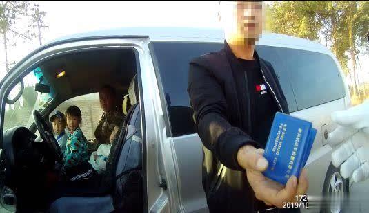 案例微觀 | 超員118%！泰來交警查處一輛嚴重超員黑校車