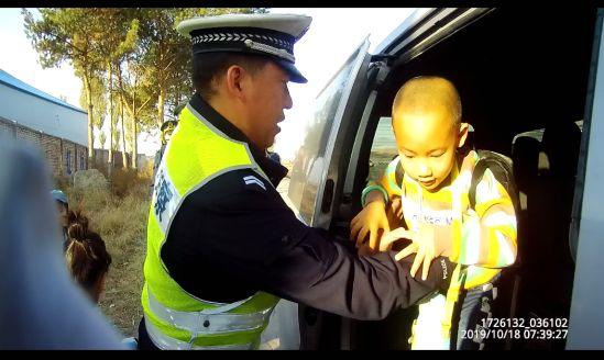 案例微觀 | 超員118%！泰來交警查處一輛嚴重超員黑校車