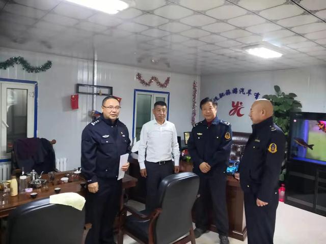 二道交警積極排查校車安全隱患