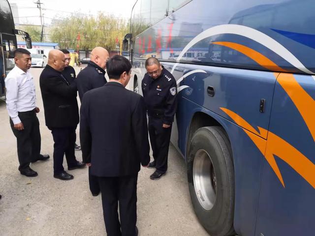 二道交警積極排查校車安全隱患