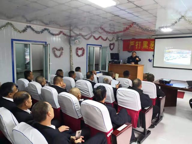 二道交警積極排查校車安全隱患