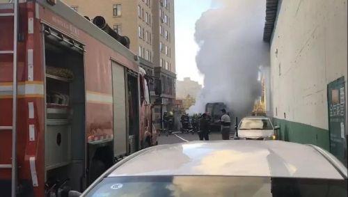 驚險！延吉一司機(jī)用明火暖車，將校車燒成空殼！