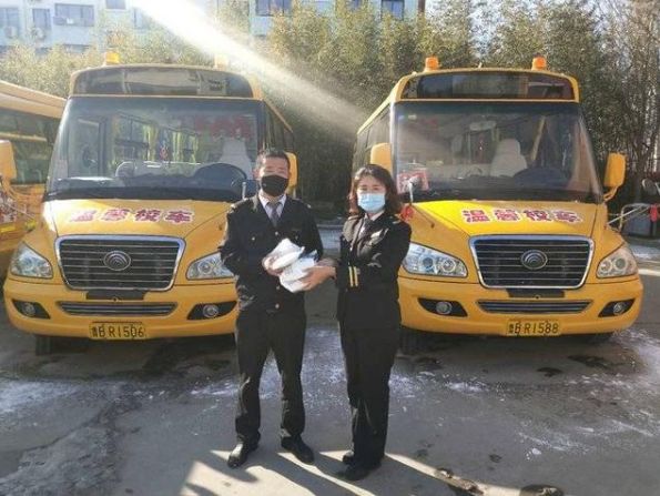 捐贈100個口罩給一線，這個校車師傅真贊