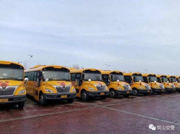護航復工復產，嵐山交警為校車審驗開辟綠色通道