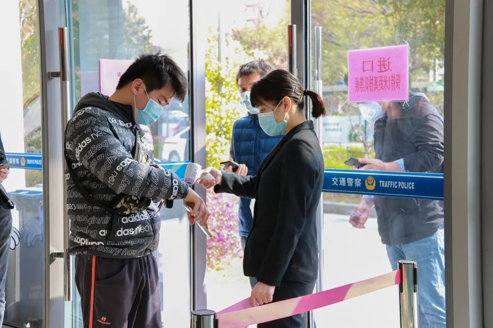 園區(qū)警方啟動重點運輸企業(yè)及校車駕駛?cè)爽F(xiàn)場審驗教育學習專場服務/ 園區(qū)警方啟動重點運輸企業(yè)及校車駕駛?cè)爽F(xiàn)場審驗教育學習專場服務