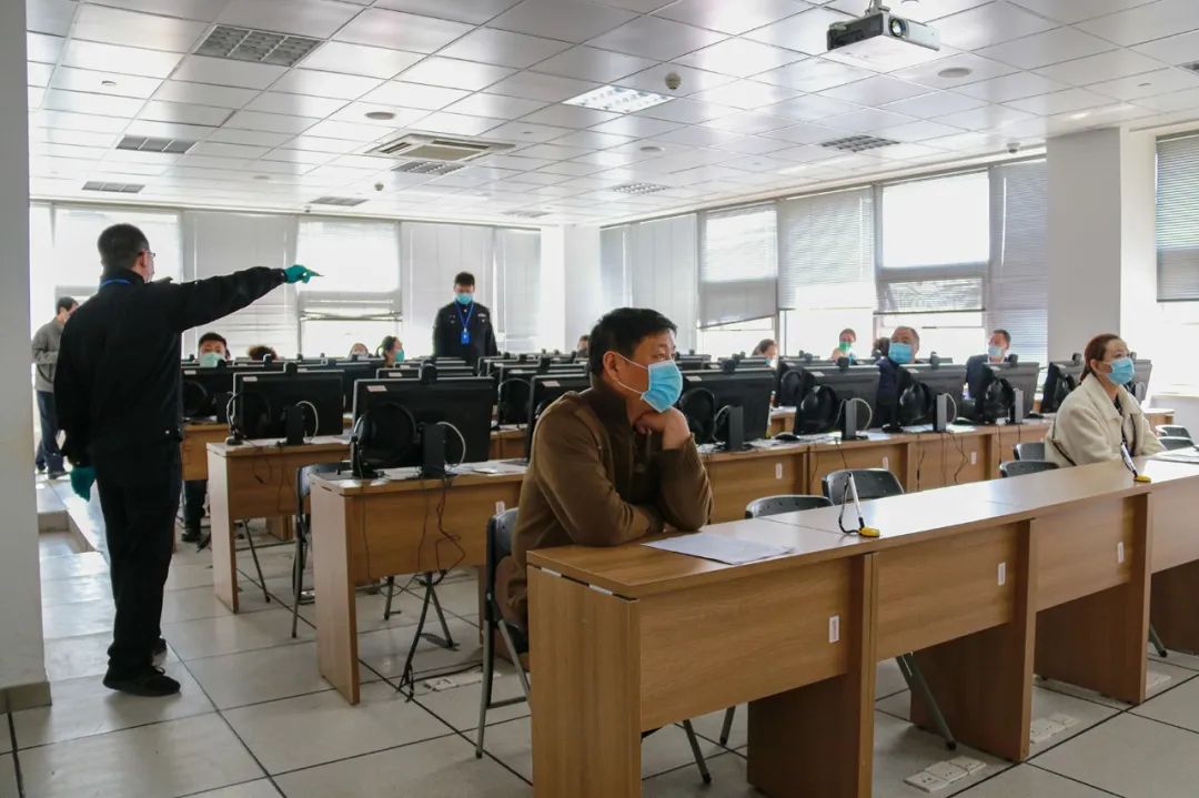 園區(qū)警方啟動重點運輸企業(yè)及校車駕駛?cè)爽F(xiàn)場審驗教育學習專場服務/ 園區(qū)警方啟動重點運輸企業(yè)及校車駕駛?cè)爽F(xiàn)場審驗教育學習專場服務