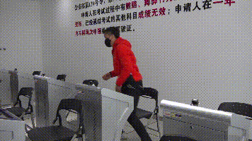 園區(qū)警方啟動重點運輸企業(yè)及校車駕駛?cè)爽F(xiàn)場審驗教育學習專場服務/ 園區(qū)警方啟動重點運輸企業(yè)及校車駕駛?cè)爽F(xiàn)場審驗教育學習專場服務