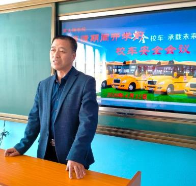 遼寧省開原市靠山鎮學校打好校車安全“防疫針”
