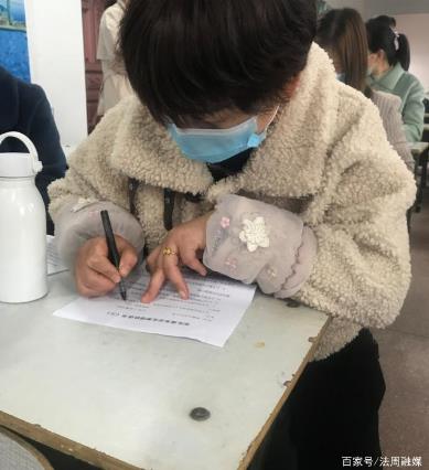 桃源楓樹鄉(xiāng)中心小學(xué)：召開春季校車安全會議