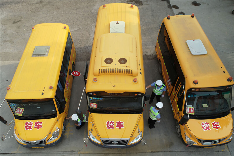 河北沙河：校車“體檢”迎復(fù)學(xué)