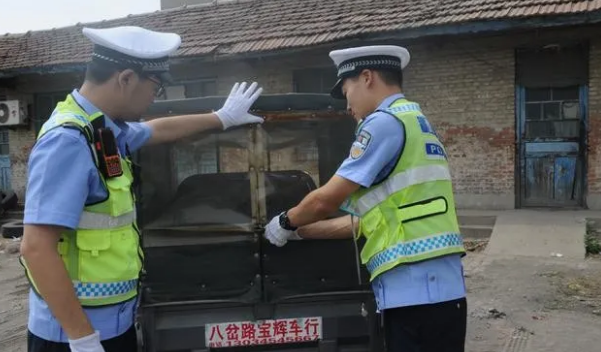 曝光！小小“黑校車”硬塞7人，孩子的生命安全如何保證？