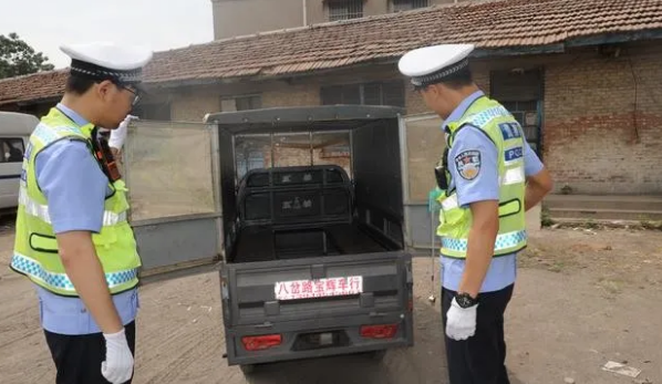 曝光！小小“黑校車”硬塞7人，孩子的生命安全如何保證？