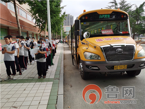 山東省萊西：交運65部校車萬事俱備服務(wù)高考