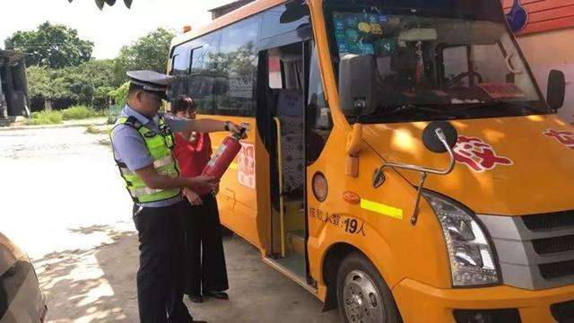 湖南常德：聯合開展校車安全檢查 打好本學期護校收官戰