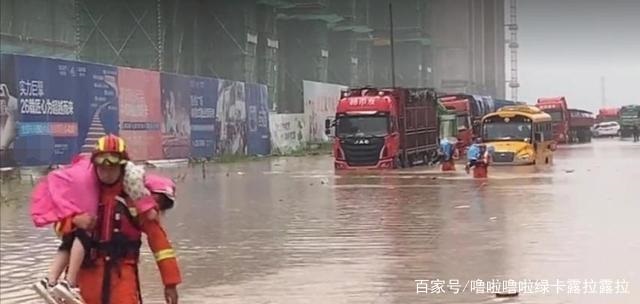 雨天校車更需要注意安全！
