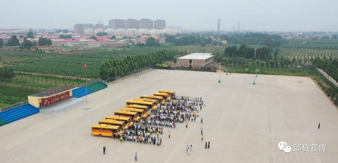 邱縣龍通校車：為學子們助力加油！