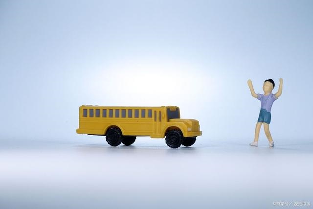 廣東湛江：男童被鎖校車(chē)內(nèi)9小時(shí)后身亡、欲蓋彌彰則嚴(yán)懲不貸！