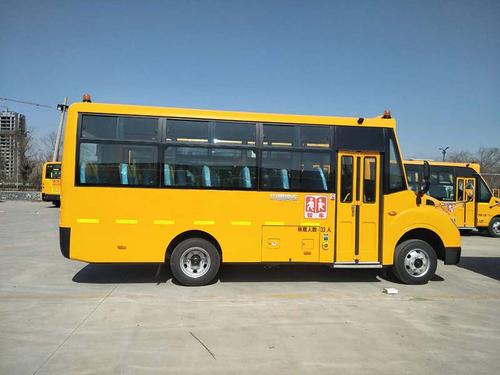 河北：新樂交警開展校車安全檢查