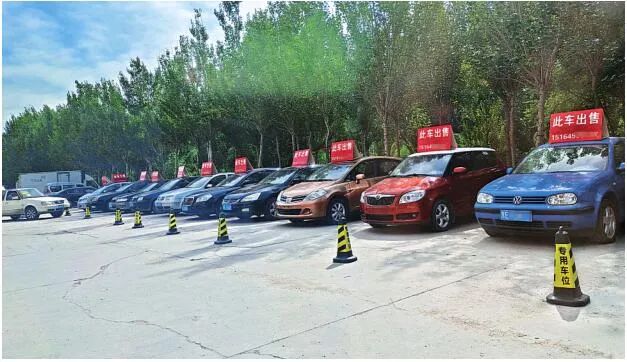 停車亂疾，致校車被堵耽誤孩子上學