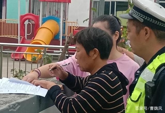 許昌建安交警嚴查嚴整轄區“黑校車” 許昌建安交警嚴查嚴整轄區“黑校車”