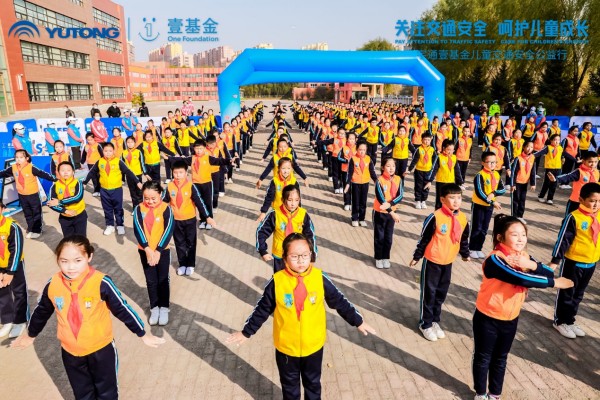 安全“童”行！2020宇通&amp;amp;壹基金兒童交通安全公益行走進肇東
