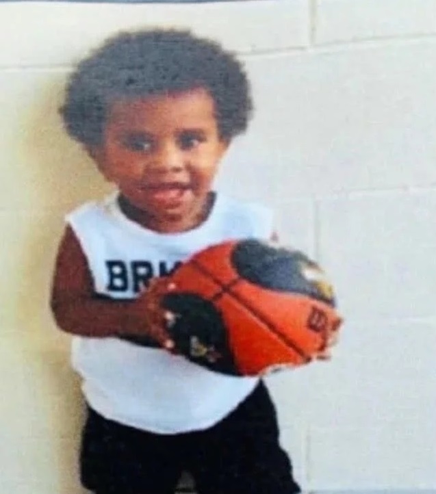 澳大利亞：3歲男孩被落在校車?yán)?小時活活熱死，被發(fā)現(xiàn)時尸體仍系著安全帶