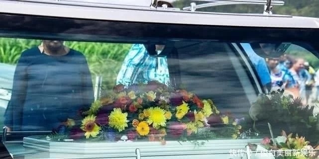 澳大利亞：3歲男孩被落在校車?yán)?小時活活熱死，被發(fā)現(xiàn)時尸體仍系著安全帶