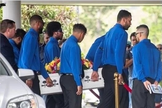 澳大利亞：3歲男孩被落在校車?yán)?小時活活熱死，被發(fā)現(xiàn)時尸體仍系著安全帶