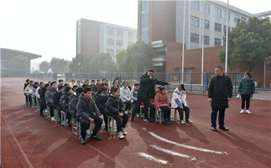 江蘇海安:年末歲底繃緊弦 校車、防震雙演練 江蘇海安:年末歲底繃緊弦 校車、防震雙演練