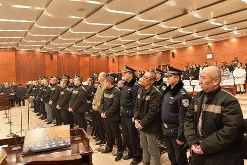 安徽涇縣：9人買通校車司機接送掩護，竟是為了干這事