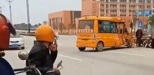 廣東一幼兒園校車與貨車相撞，造成6人受傷！家長要記住這些減輕傷害的措施